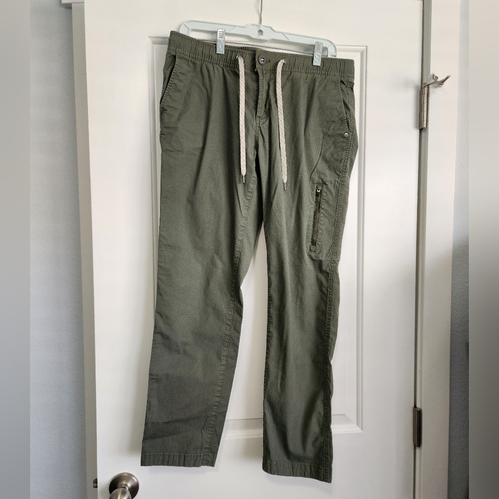Vuori Green Straight Leg Pants Versatile Style